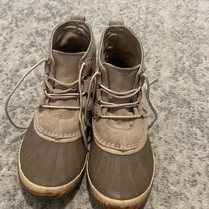 Women’s Sorel size 9.5 rain ankle boots